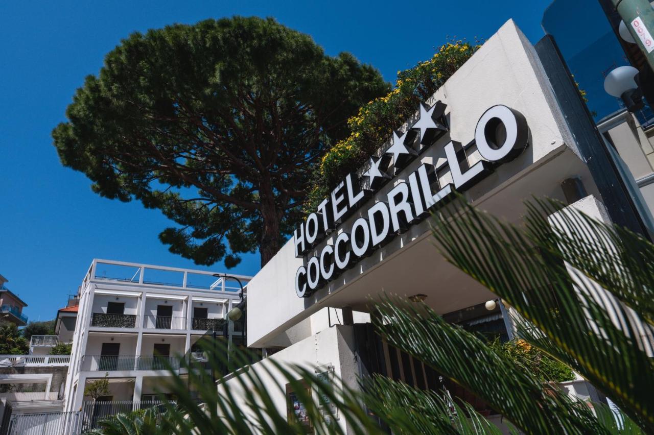 Coccodrillo Hotel & Apartments ヴァラッツェ エクステリア 写真