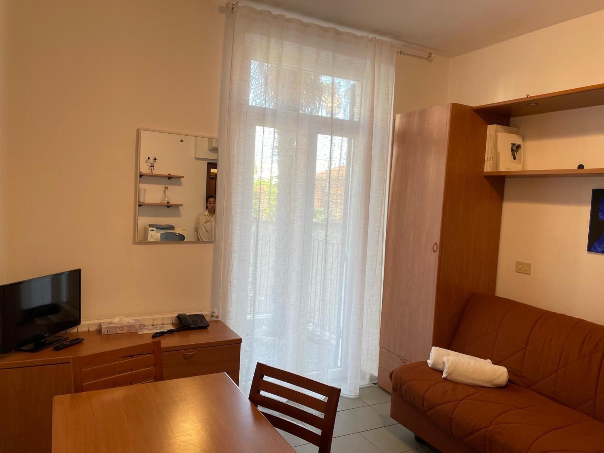 Coccodrillo Hotel & Apartments ヴァラッツェ エクステリア 写真